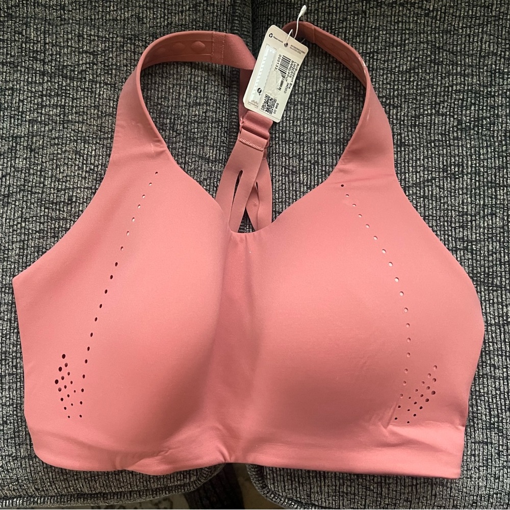 Women’s Lululemon sports bra